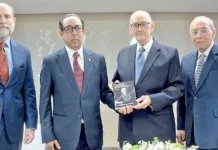 Economista Carlos Despradel pone a circular memorias